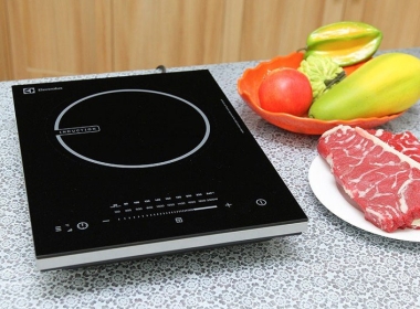 Dịch vụ sửa bếp từ Electrolux tại nhà